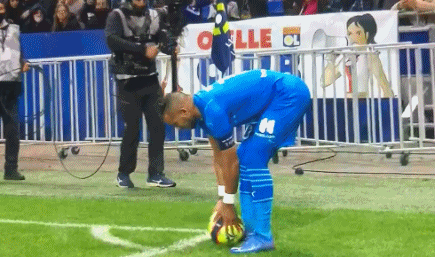 廉颇老矣？四旬老汉詹姆斯半场9投2中，仅得4分2板2助攻