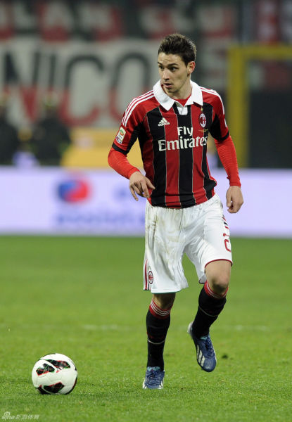 每体：巴塞罗那竞技后卫朗德里-法雷膝盖受伤，或将长期缺阵（每体：巴萨竞技后卫朗德里-法雷膝部受伤，恐长期缺席）