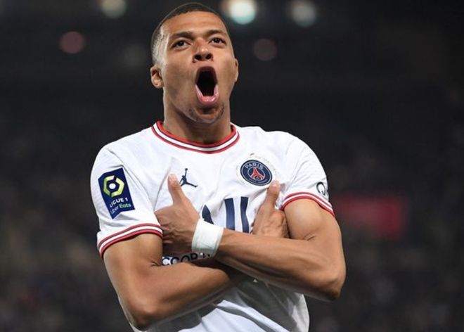 赣州队1-0宜春队，总比分3-0夺得赣超冠军，卢欣头球破门