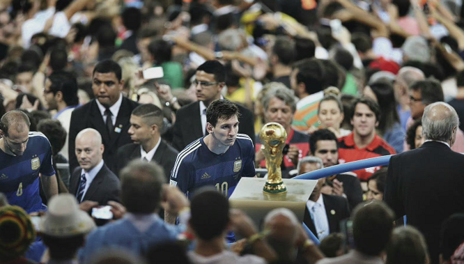 孔帕尼：我们不能变得傲慢，必须学会珍惜这些艰难的胜利（孔帕尼：别自满，珍惜每一场来之不易的胜利）