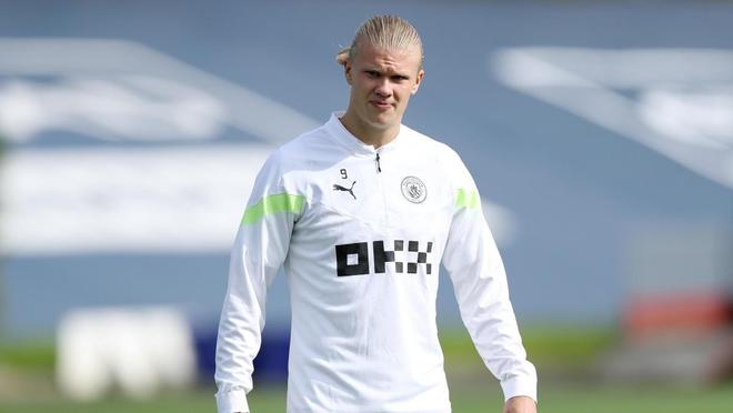 门票最低130镑，记者揭秘亚马尔母亲晚宴：她不愿过多谈论儿子（门票起价130镑，记者探访亚马尔母亲晚宴：她不愿多谈儿子）