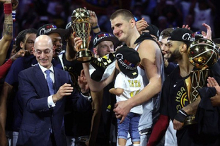 TA：皇马球星团队深度介入更衣室，阿隆索管理面临额外挑战（TA：皇马更衣室遭球星团队深度介入，阿隆索管理难度上升）