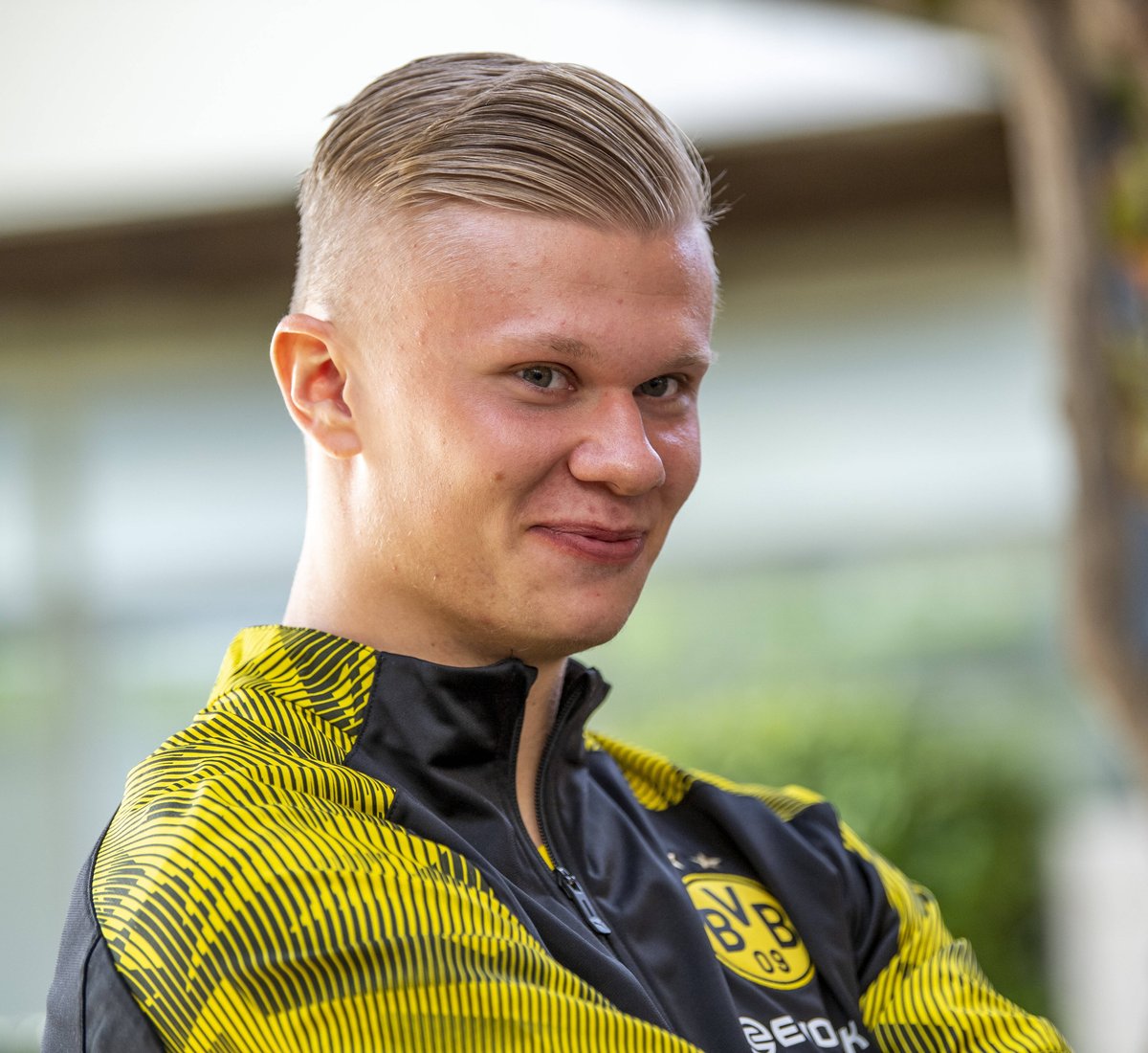 拉菲尼亚归来，巴萨重振雄风（拉菲尼亚回归，巴萨再现锋芒）