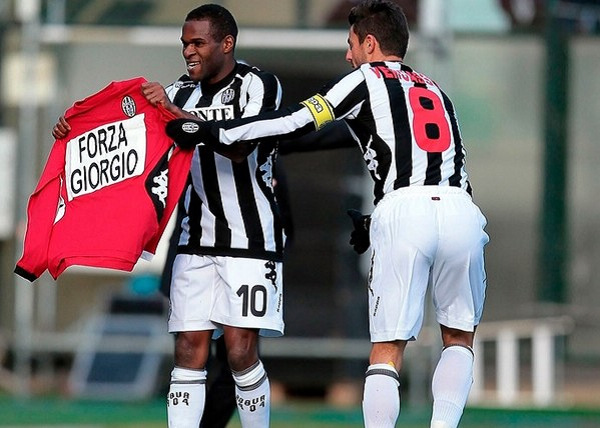 迪亚斯本赛季19场已送出6次助攻，超过上赛季整个赛季（迪亚斯本季19战送出6助攻，已超上季总数）